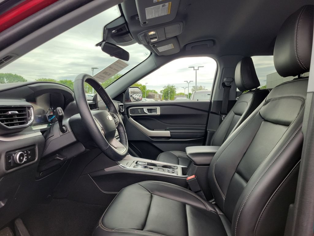 Certified 2023 Ford Explorer XLT w/ Equipment Group 202A AWD/4WD image 18
