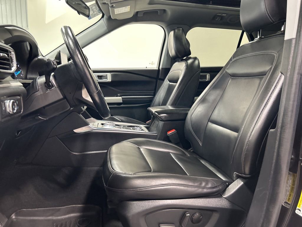 Certified 2022 Ford Explorer XLT w/ Equipment Group 202A AWD/4WD image 11