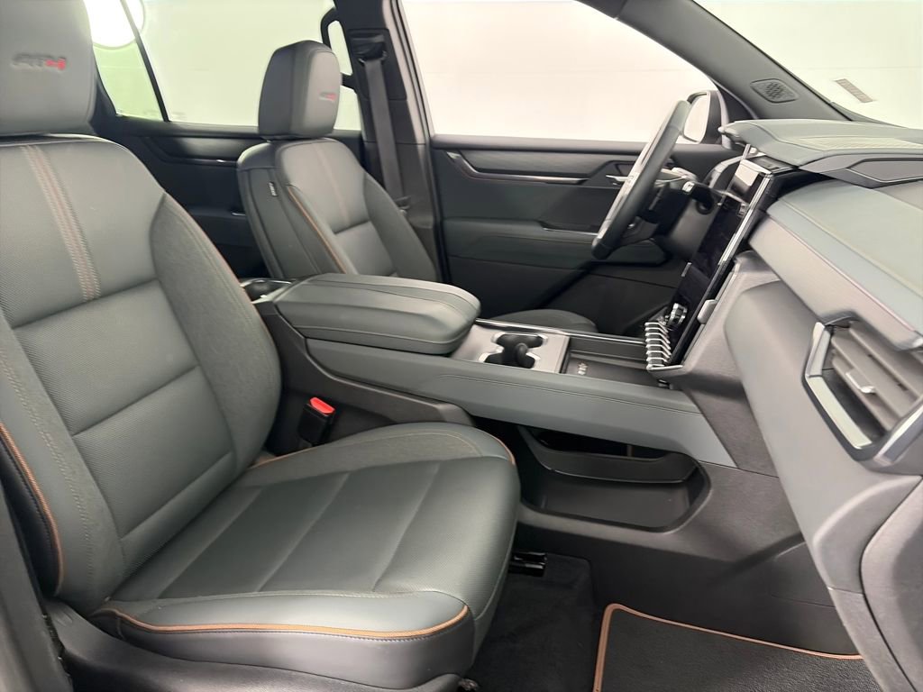 Used 2025 GMC Acadia AT4 image 31
