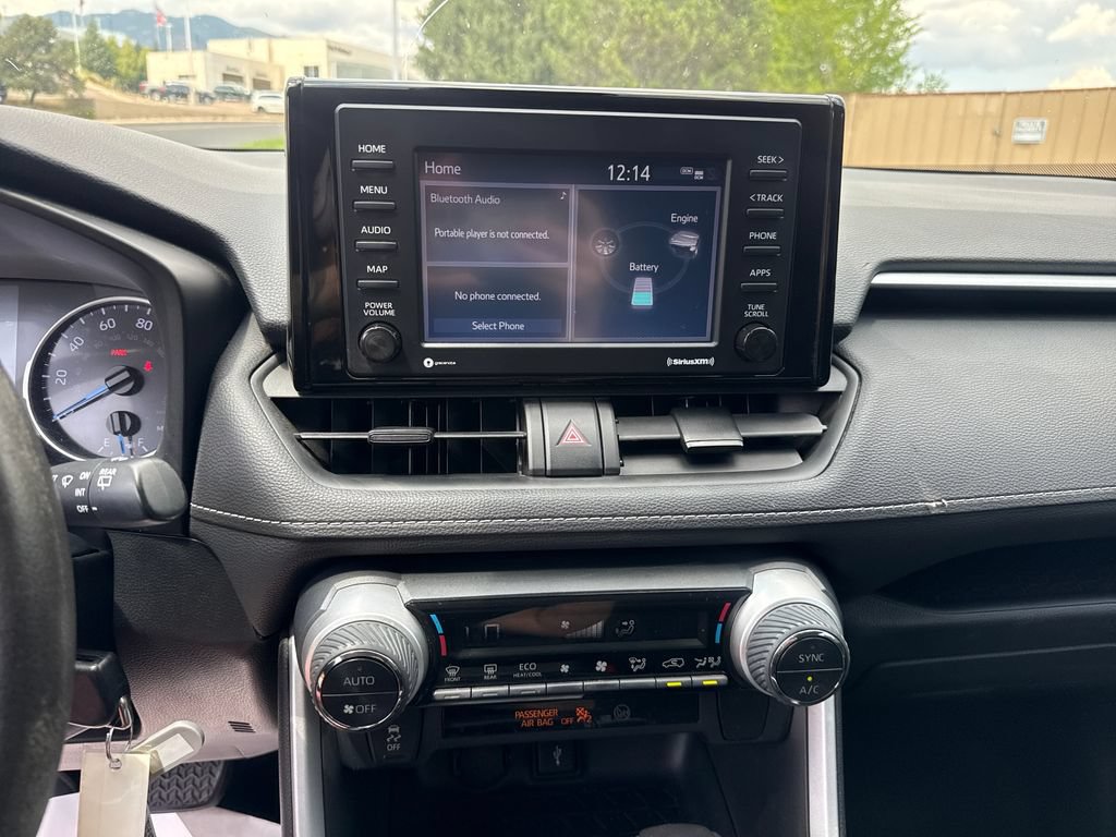 Used 2021 Toyota RAV4 LE AWD/4WD image 18