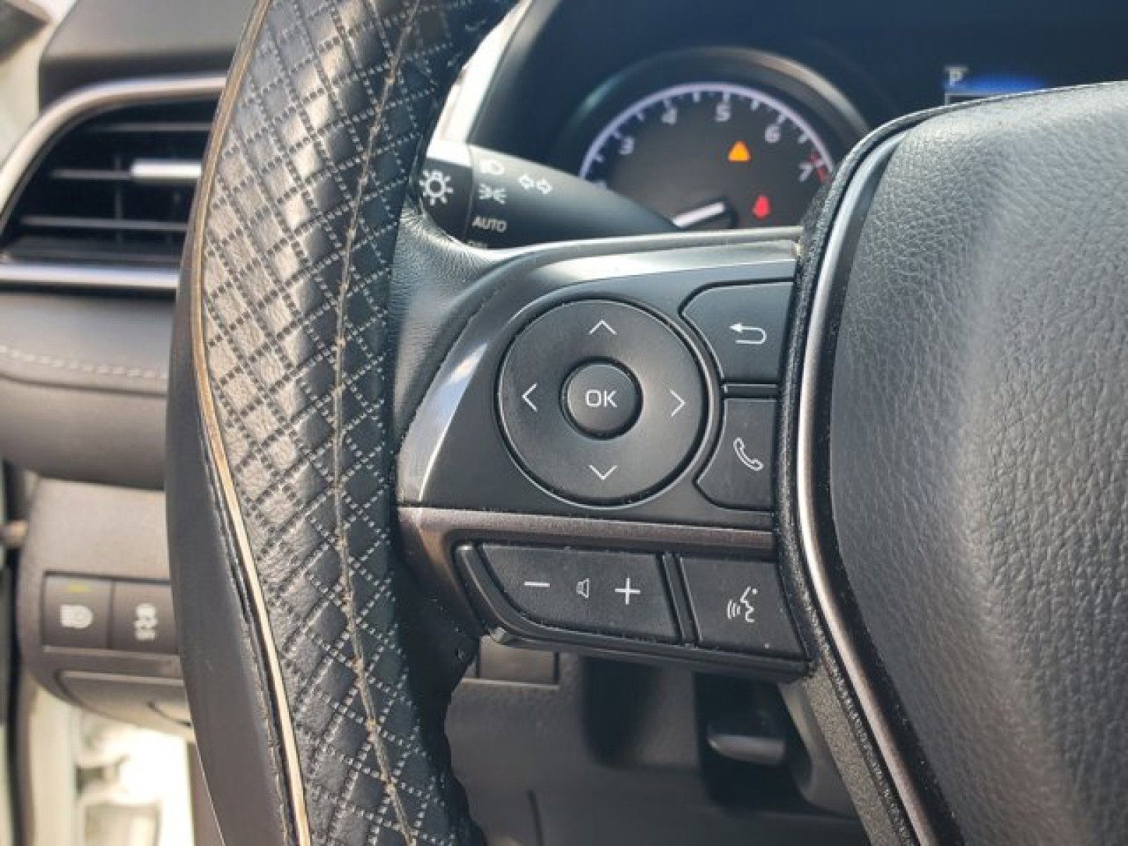 Used 2022 Toyota Camry SE w/ Convenience Package image 17