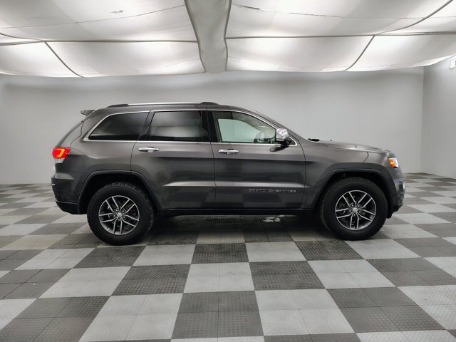 Used 2017 Jeep Grand Cherokee Limited w/ Trailer Tow Group IV AWD/4WD image 12