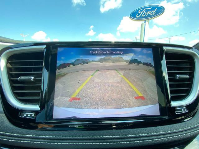Used 2025 Chrysler Pacifica Limited FWD image 39