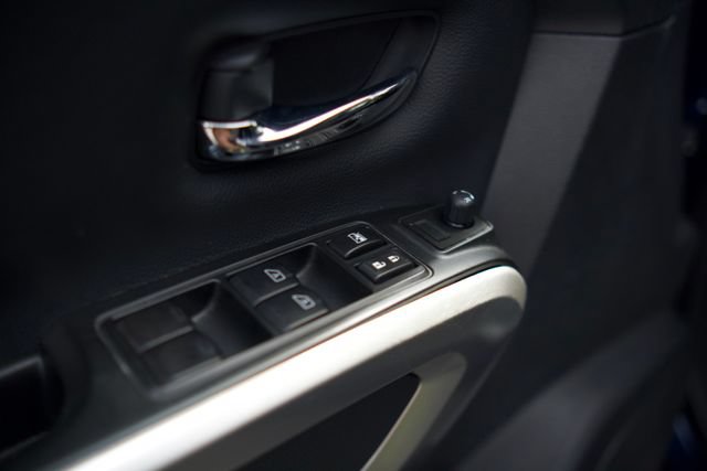 Used 2023 Nissan Titan SV AWD/4WD image 9