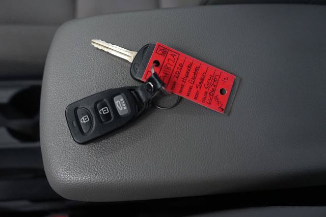 Used 2020 Hyundai Elantra SEL FWD image 25