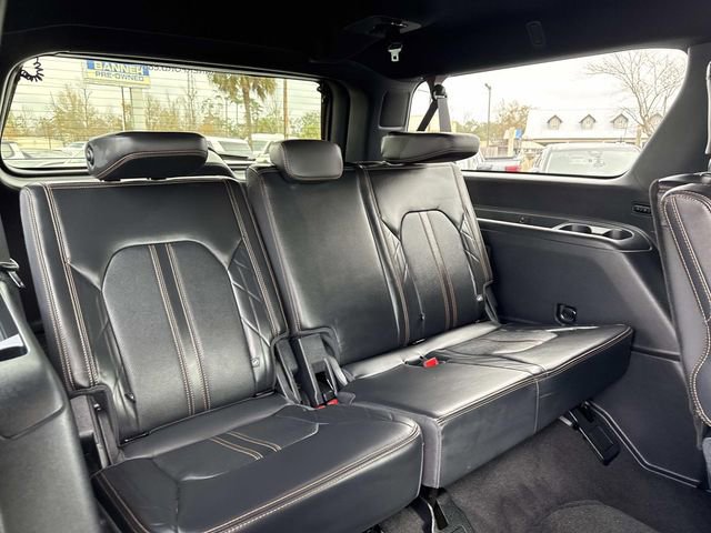 Certified 2024 Ford Expedition Max Platinum image 9
