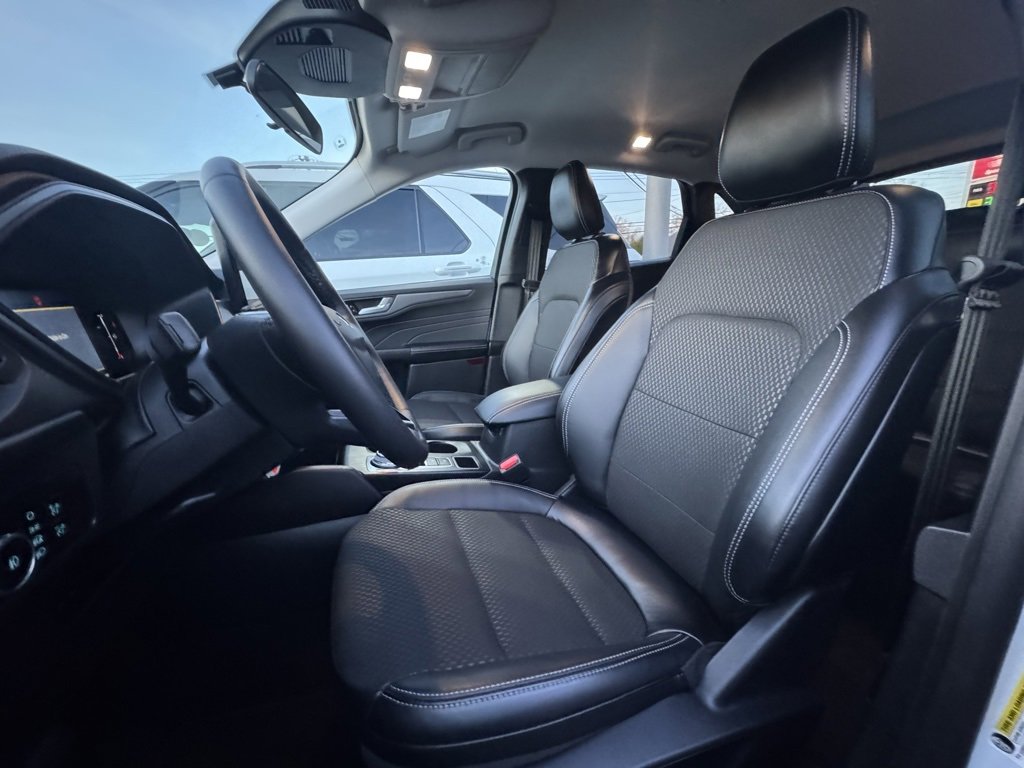 Certified 2025 Ford Escape SE image 19