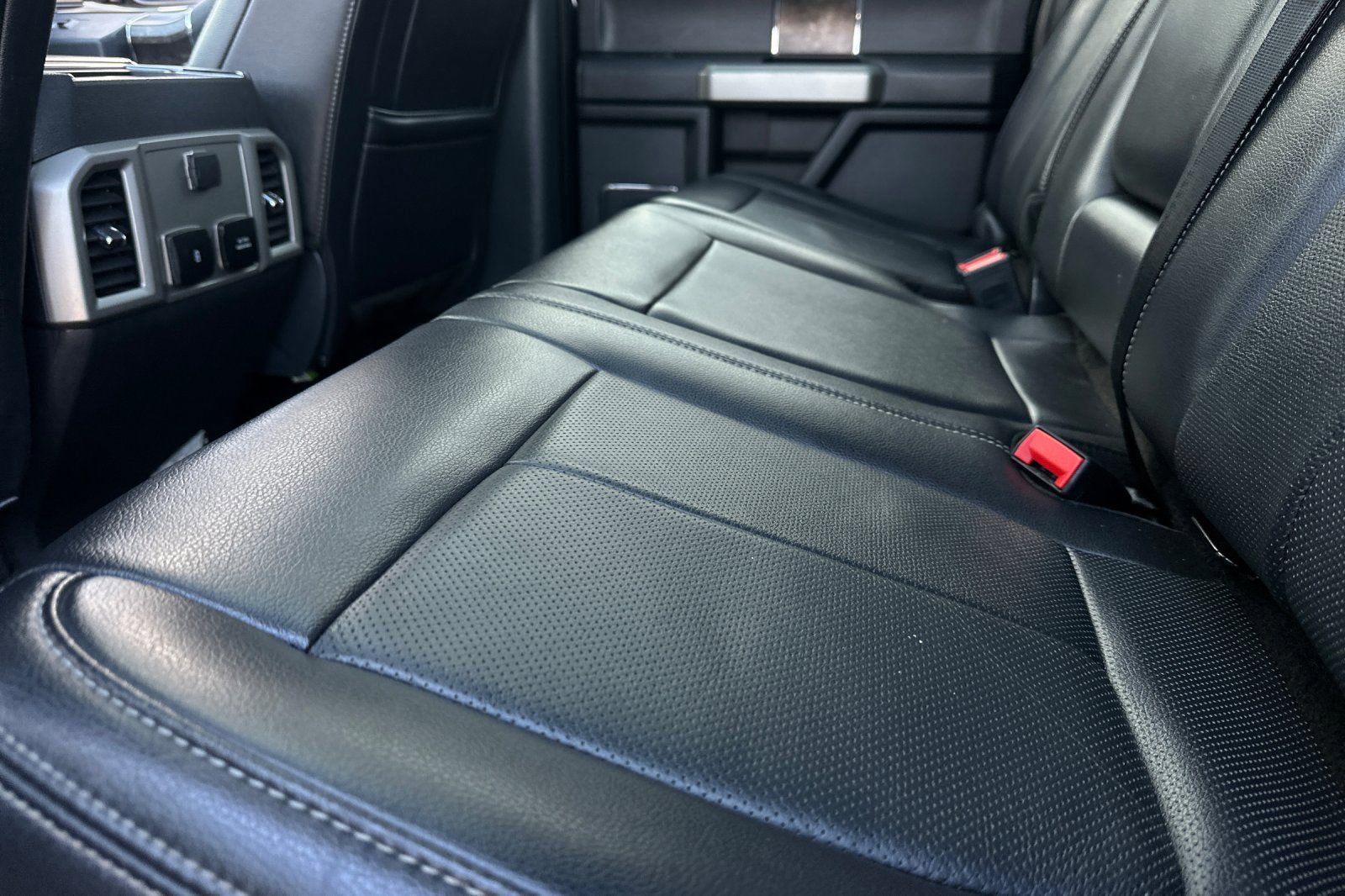 Certified 2022 Ford F250 Lariat w/ Lariat Ultimate Package image 12