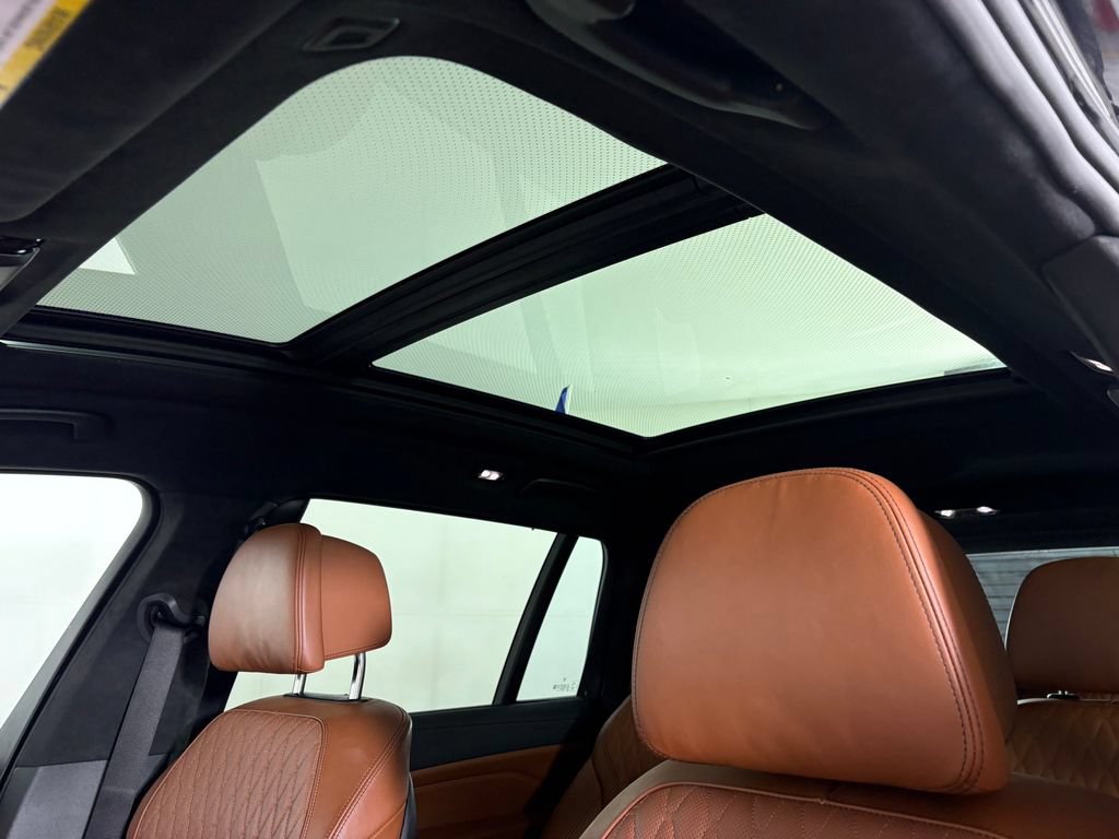 Used 2022 BMW X7 M50i AWD/4WD image 25