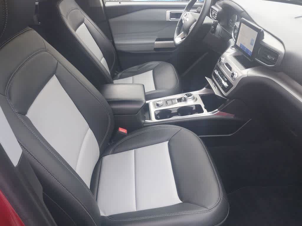 Certified 2023 Ford Explorer XLT w/ Equipment Group 202A AWD/4WD image 28