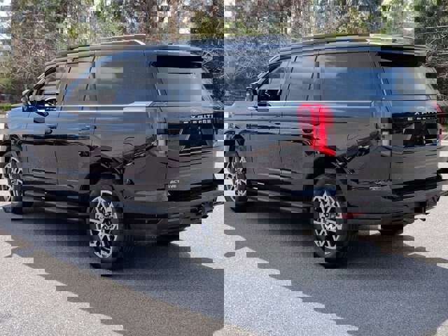 Certified 2025 Ford Expedition Active image 4