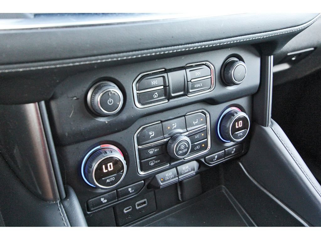 Used 2022 Chevrolet Tahoe Z71 w/ Luxury Package AWD/4WD image 25