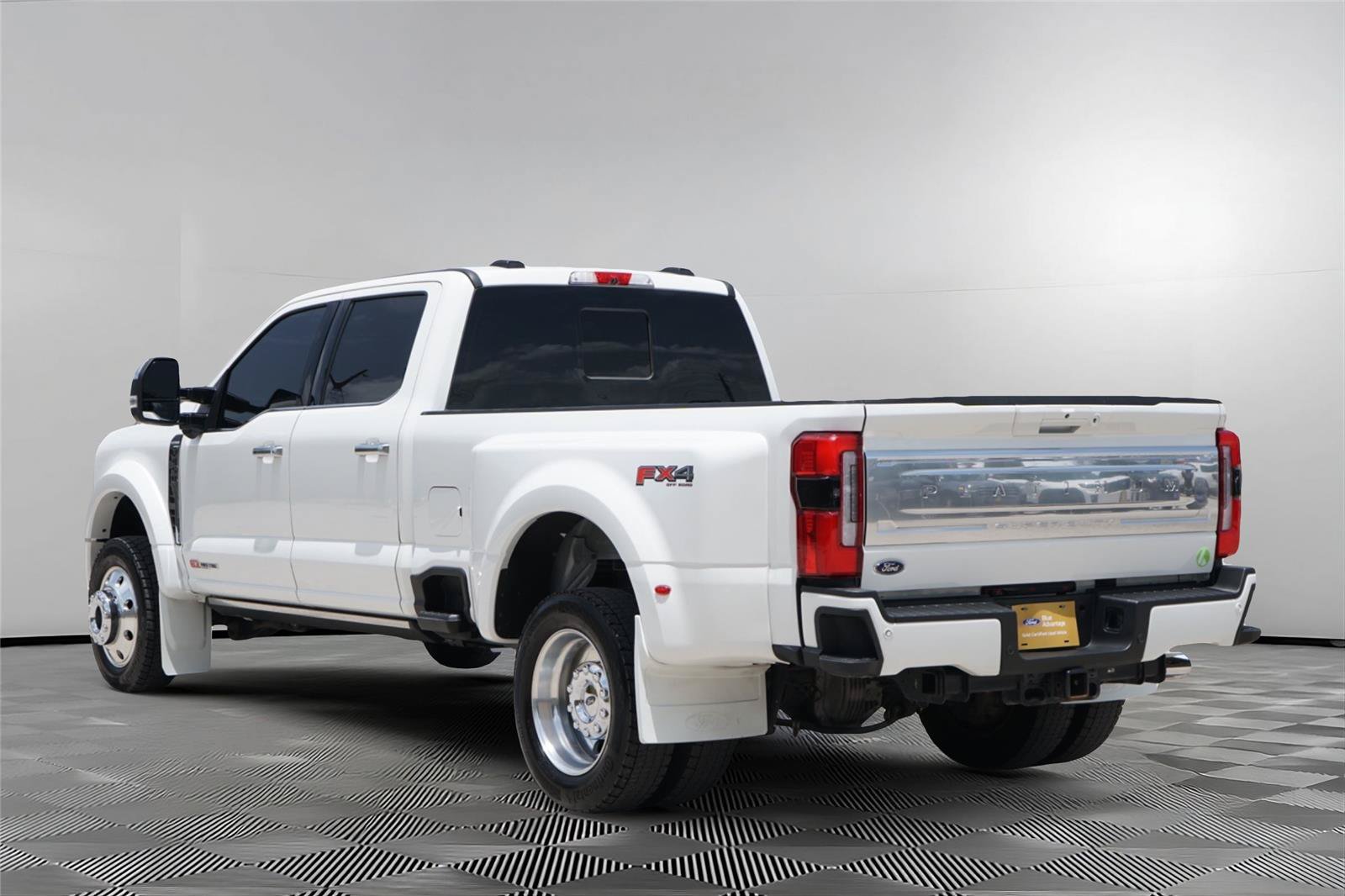 Certified 2025 Ford F450 Platinum w/ Platinum Plus Package AWD/4WD image 6