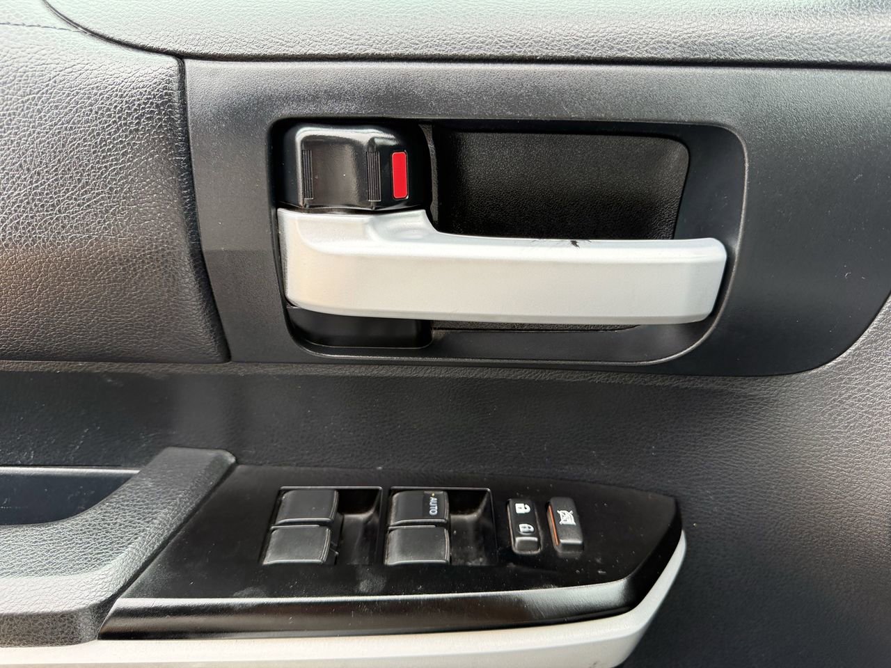 Used 2018 Toyota Tundra SR5 w/ SR5 Upgrade Package AWD/4WD image 22