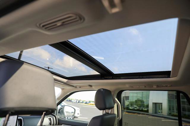 Certified 2025 Ford Expedition Active AWD/4WD image 30