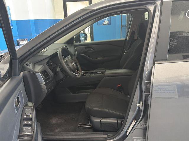 Used 2024 Nissan Rogue S AWD/4WD image 4