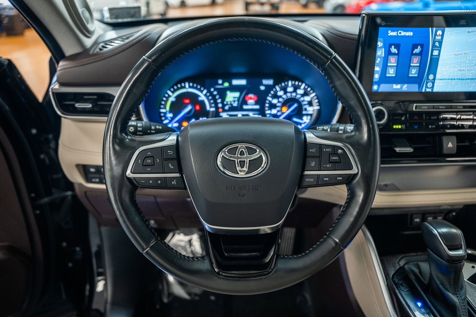 Used 2021 Toyota Highlander Platinum AWD/4WD image 32