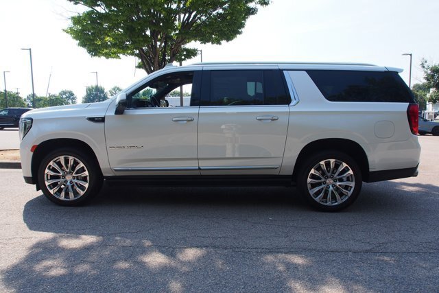 Used 2022 GMC Yukon XL Denali AWD/4WD image 4
