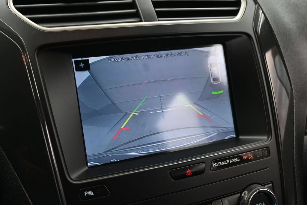 Certified 2019 Ford Explorer XLT w/ Equipment Group 202A FWD image 15