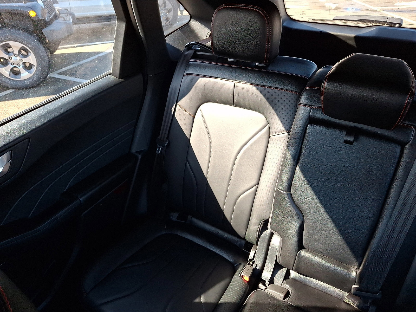 Certified 2025 Ford Escape ST-Line Elite w/ Premium Technology Package image 18