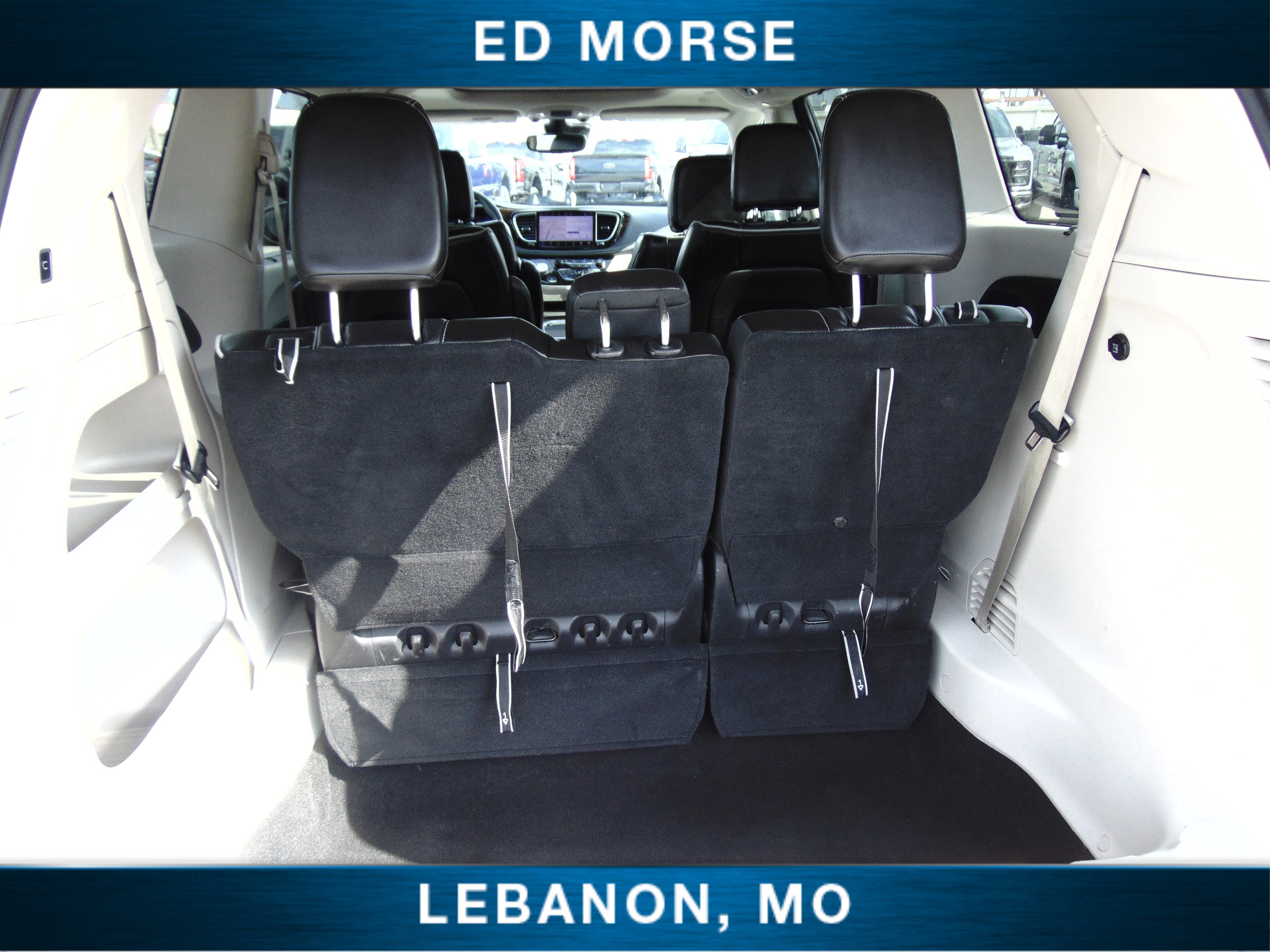 Used 2023 Chrysler Pacifica Limited image 12