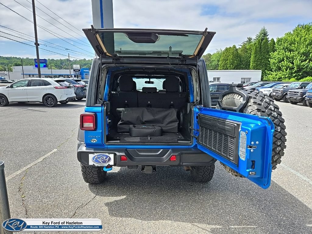 Used 2023 Jeep Wrangler Unlimited w/ Cold Weather Group AWD/4WD image 10