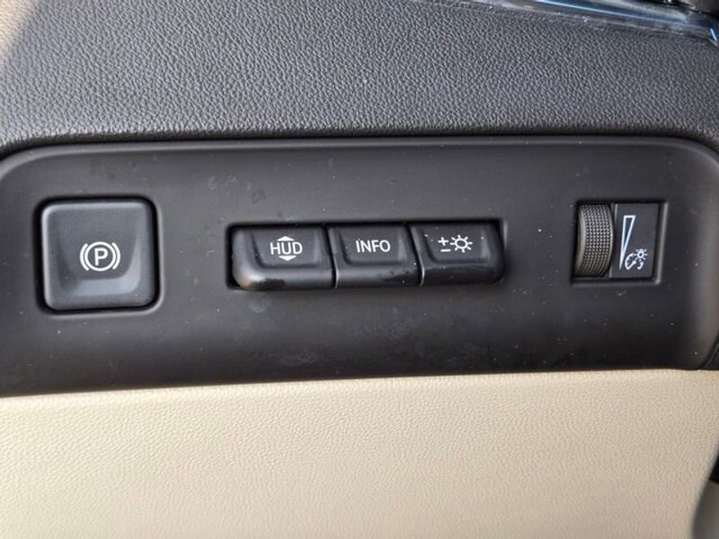 Used 2023 Buick Enclave Avenir w/ Avenir Technology Package image 35