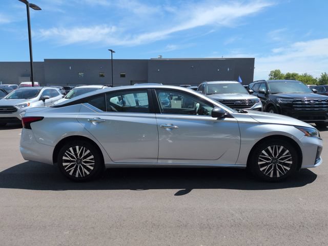 Used 2024 Nissan Altima 2.5 SV FWD image 12