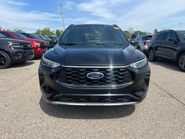 Certified 2024 Ford Escape ST-Line w/ Tech Pack #1 AWD/4WD image 2