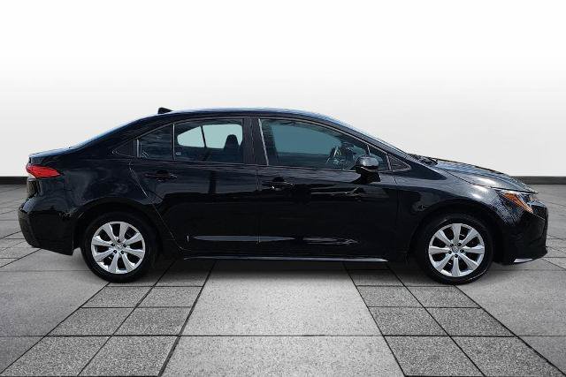 Used 2025 Toyota Corolla LE FWD image 4