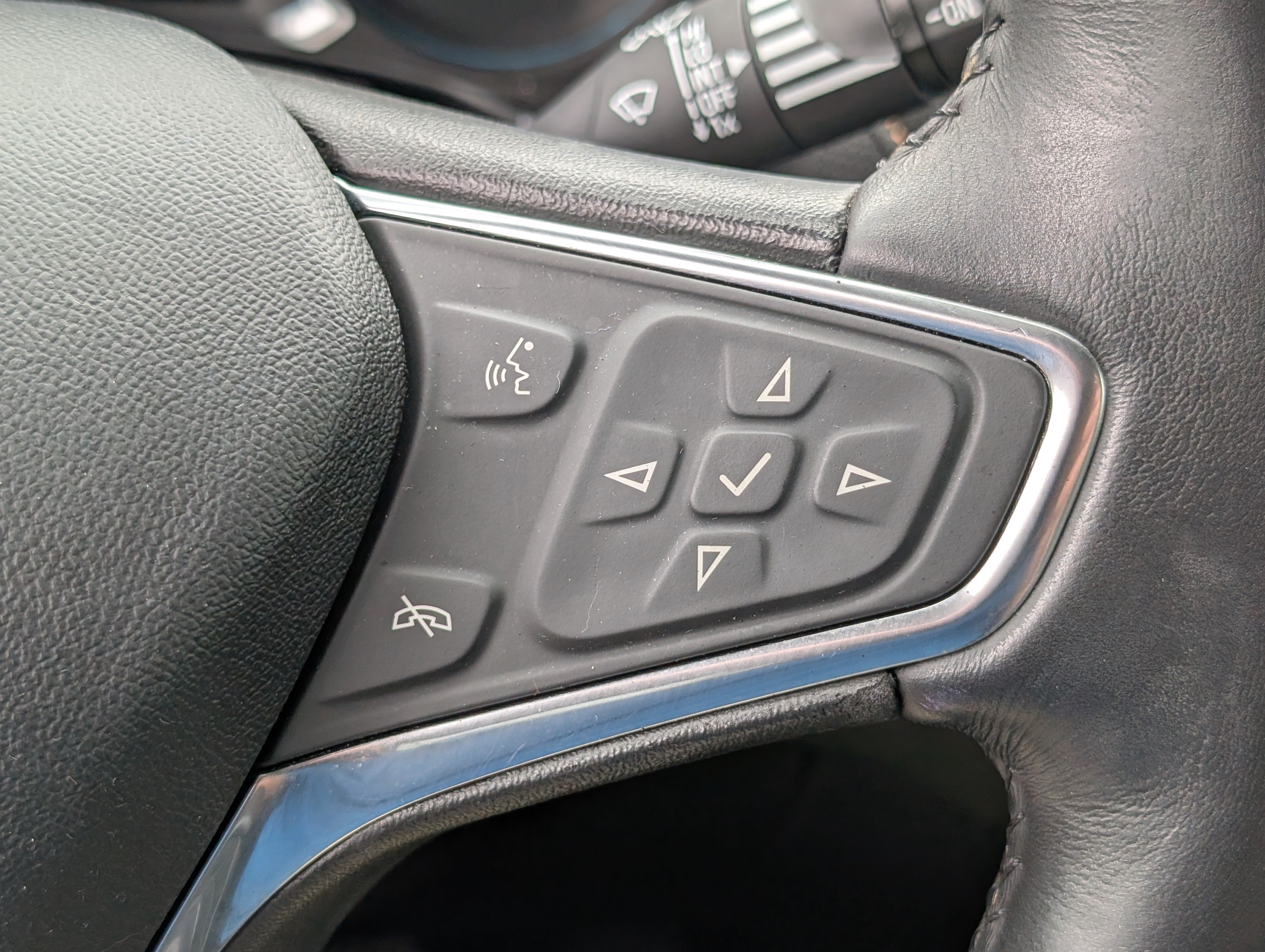 Used 2018 Chevrolet Equinox Premier AWD/4WD image 24
