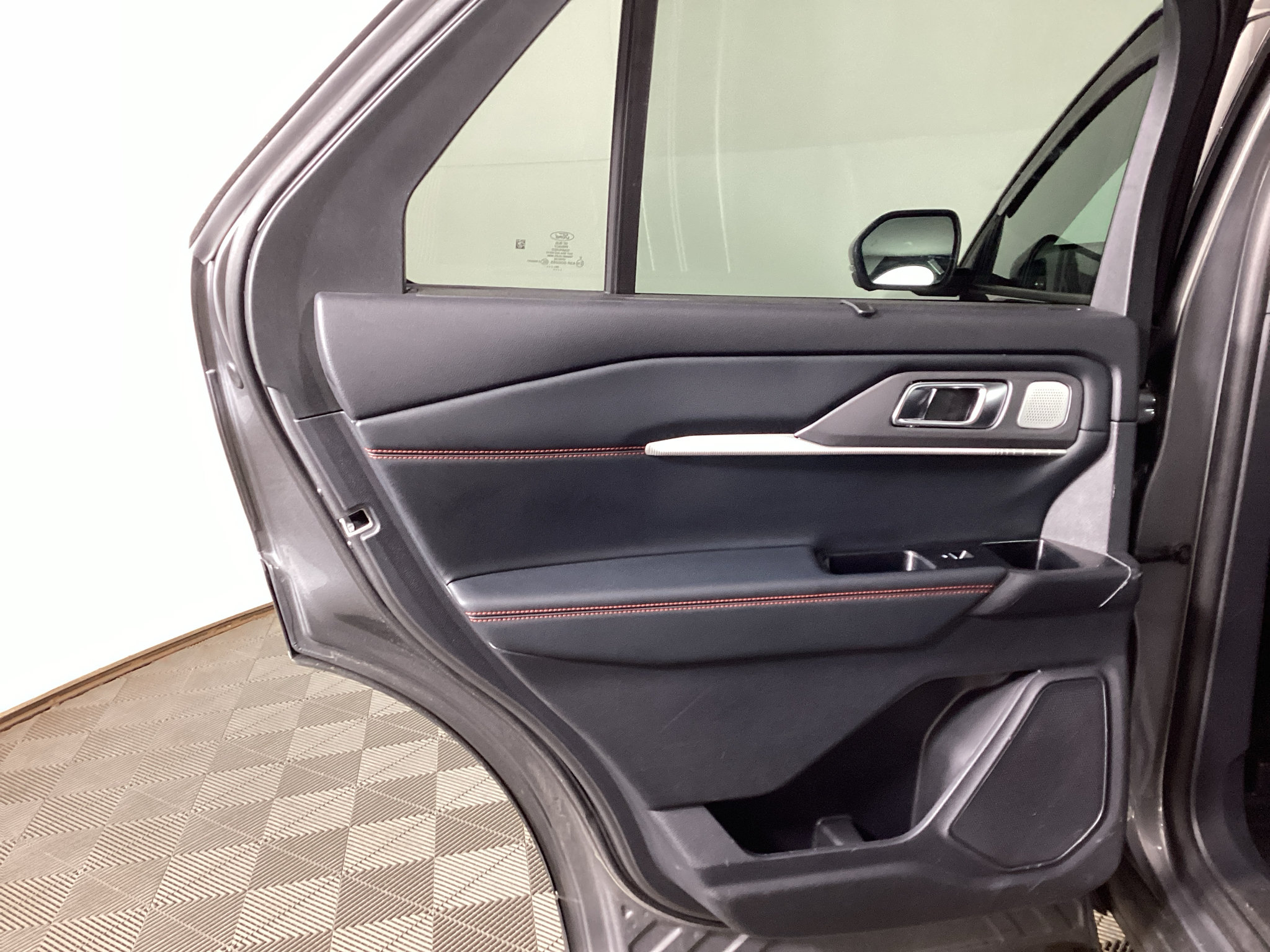Certified 2025 Ford Explorer ST AWD/4WD image 14