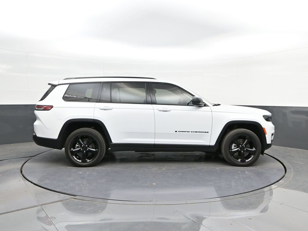 Used 2024 Jeep Grand Cherokee L Limited w/ Black Appearance Package image 24
