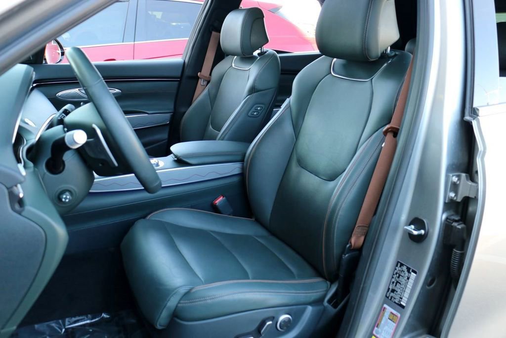 Used 2023 Genesis GV70 2.5T w/ Advanced Package image 19