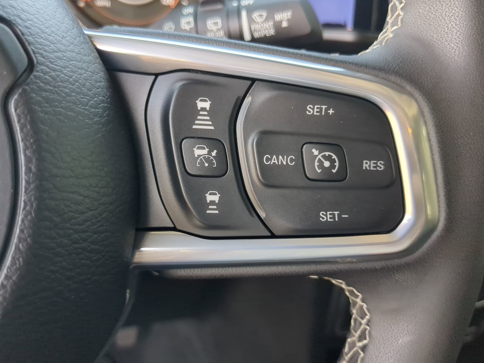 Used 2025 Jeep Wrangler Unlimited Sahara AWD/4WD image 65