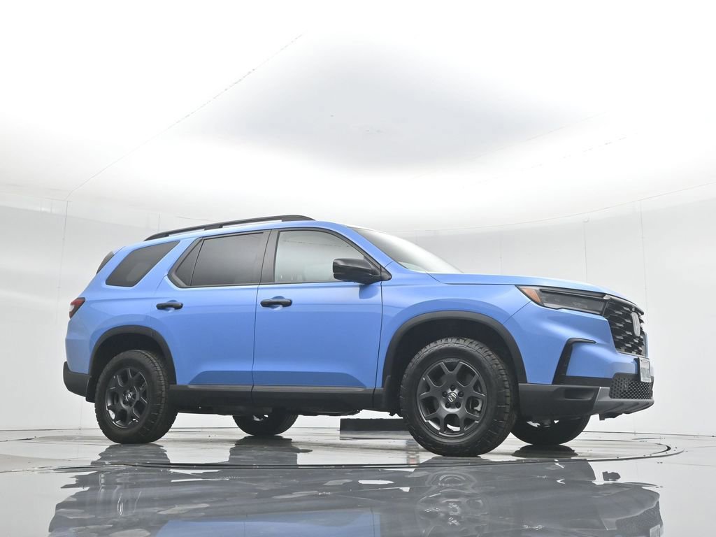 Used 2024 Honda Pilot TrailSport image 2