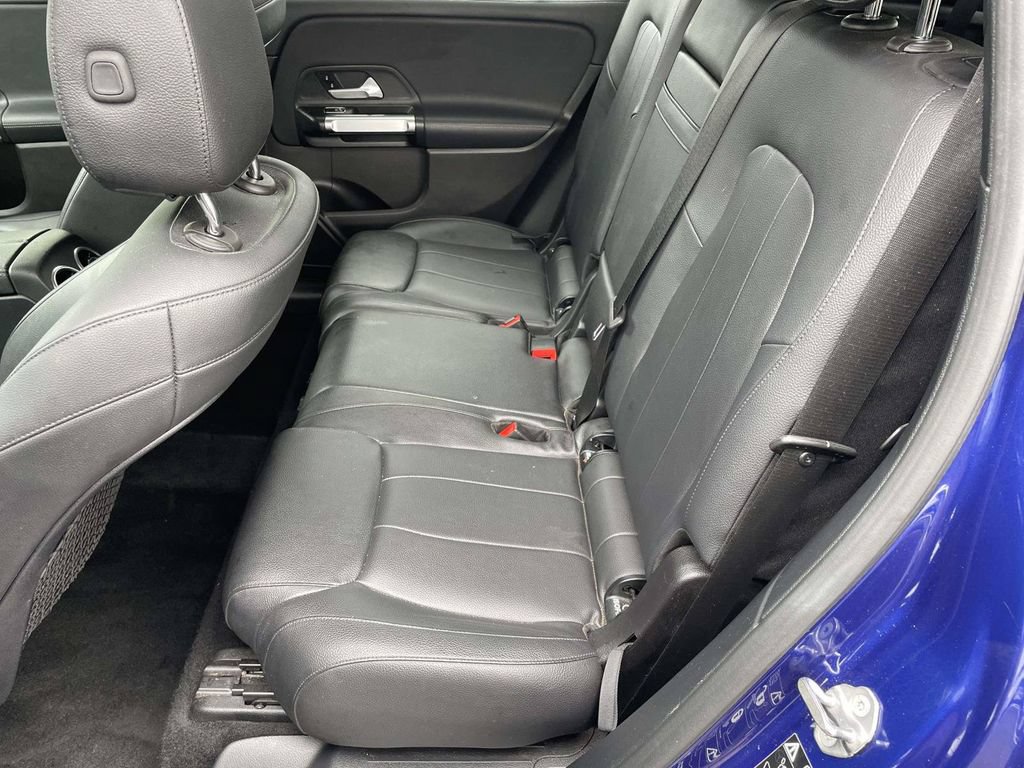Used 2020 Mercedes-Benz GLB 250 4MATIC w/ Premium Package image 12