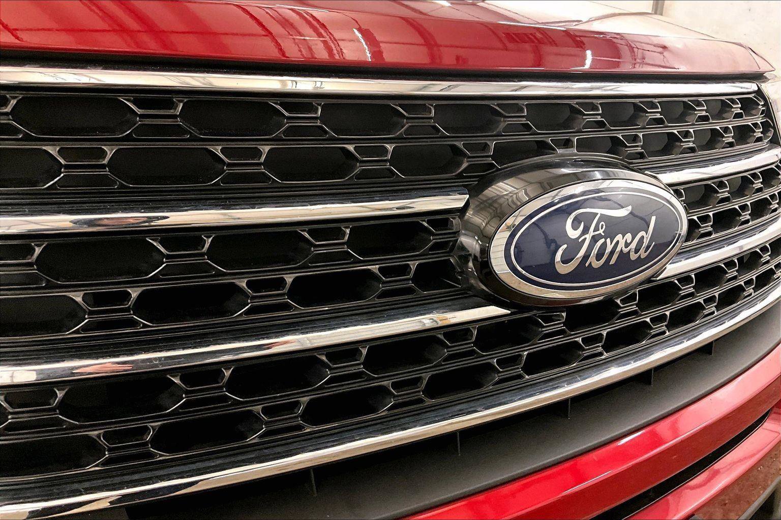 Certified 2020 Ford Explorer XLT w/ Class III Trailer Tow Package image 30