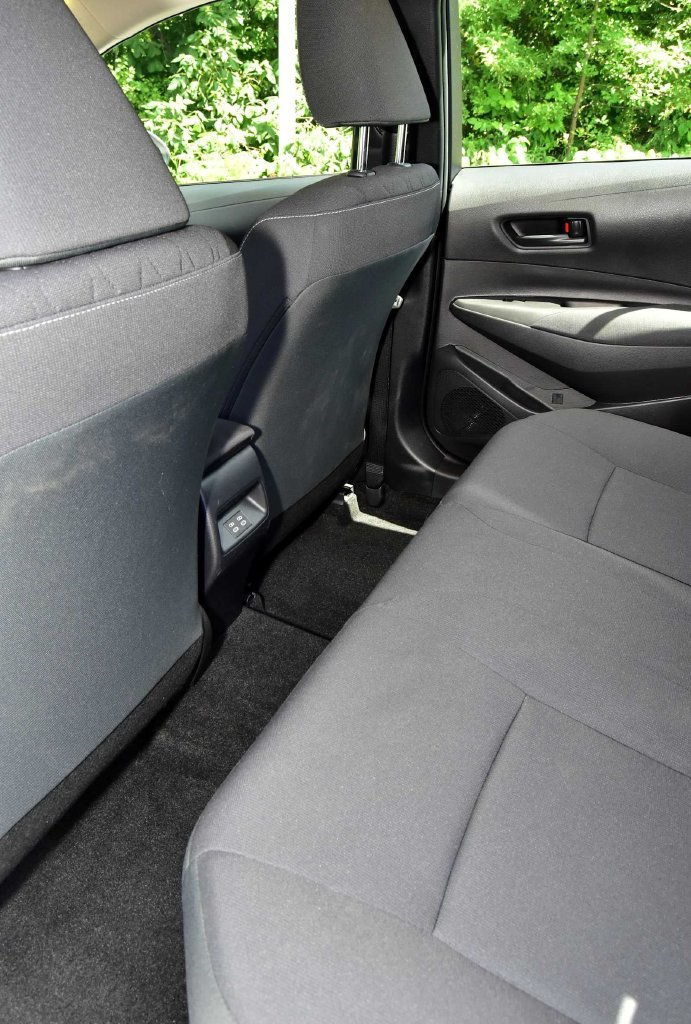 Used 2023 Toyota Corolla LE FWD image 31