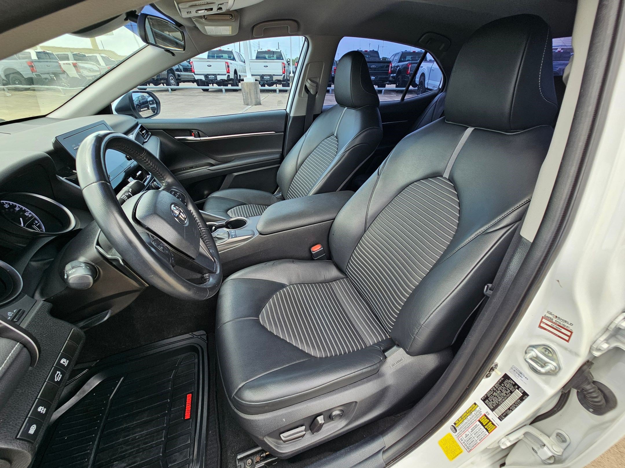 Used 2022 Toyota Camry SE FWD image 16