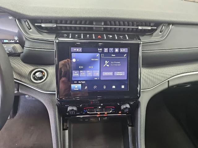 Used 2024 Jeep Grand Cherokee Altitude AWD/4WD image 20