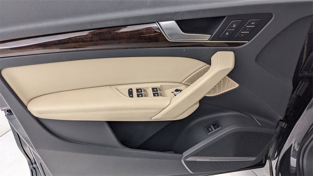Used 2019 Audi Q5 Prestige w/ Prestige Package image 27