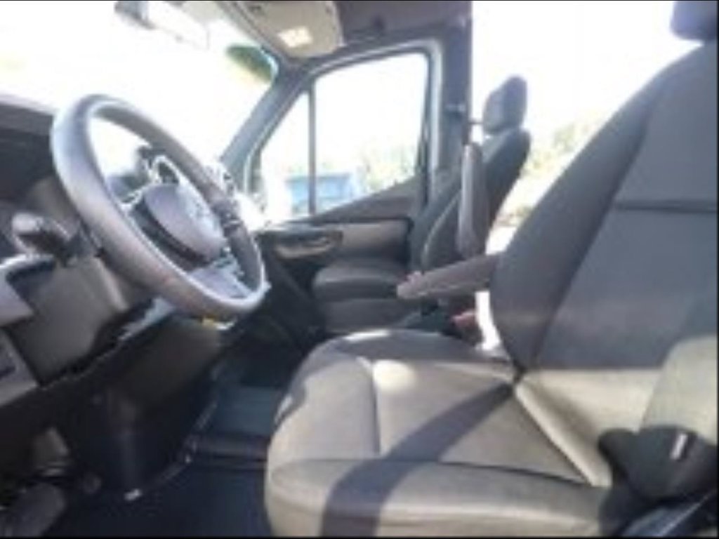 Used 2025 Mercedes-Benz Sprinter 2500 image 2