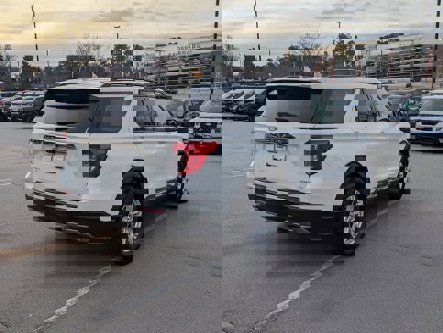 Certified 2022 Ford Explorer XLT w/ Equipment Group 202A image 6