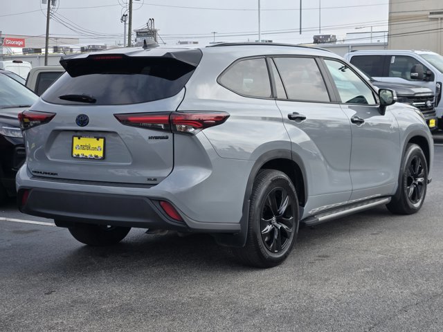 Used 2024 Toyota Highlander XLE image 3