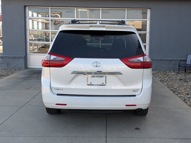 Used 2020 Toyota Sienna Limited Premium image 5