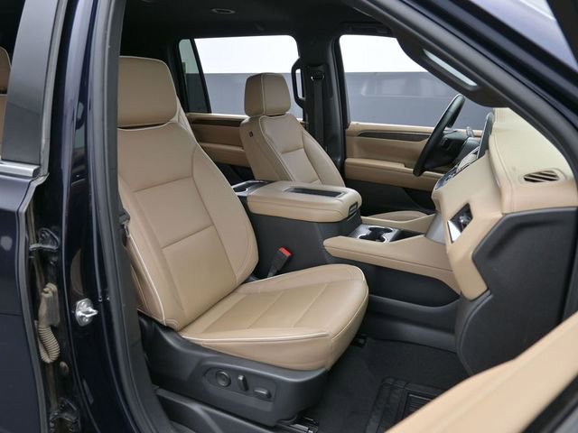 Used 2024 Chevrolet Suburban Premier image 32
