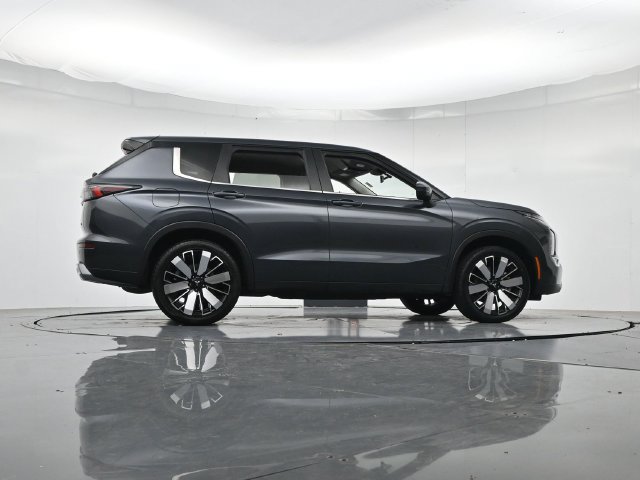Used 2025 Mitsubishi Outlander SE FWD image 35