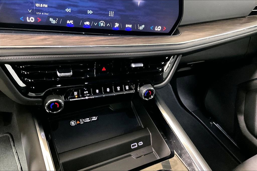 Used 2025 Chevrolet Suburban Z71 image 26