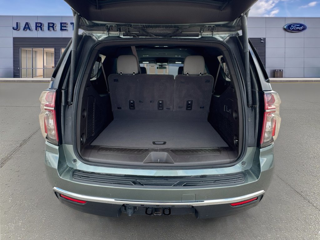 Used 2024 Chevrolet Suburban LT w/ Luxury Package RWD image 27